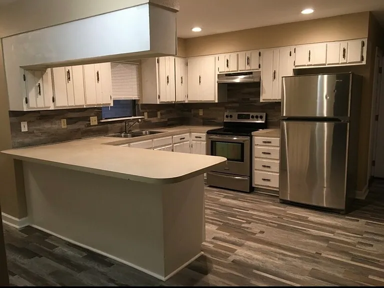 10845 Eastwood Dr — Photo 2
