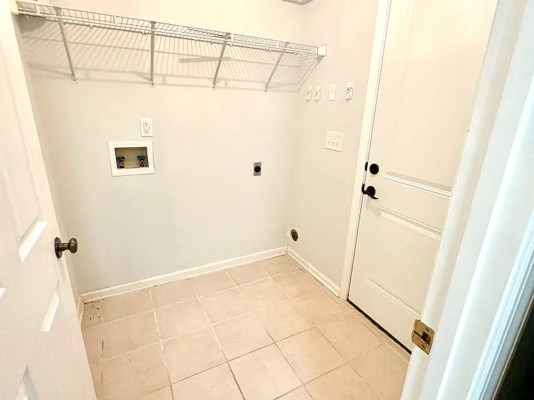 5240 Spinnaker Ct — Photo 25