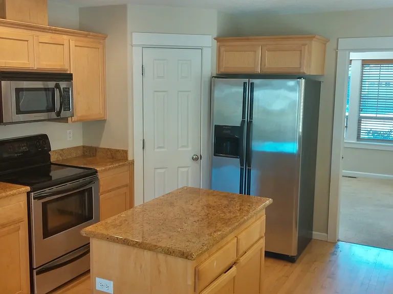 157 SW Chapman Ct — Photo 4