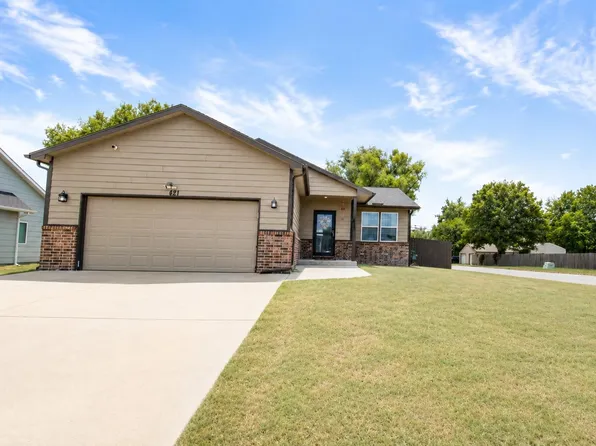 821 W 50th St S, Wichita, KS 67217