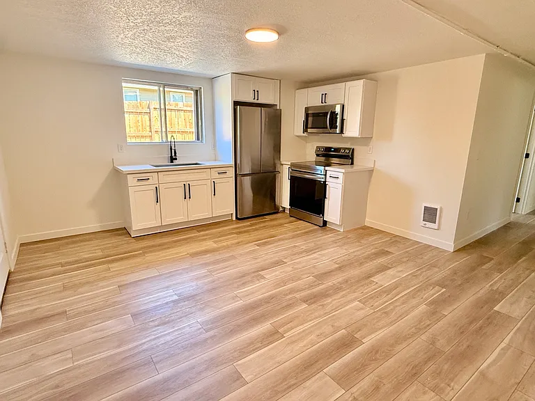 5611 N 48th St #B — Photo 4