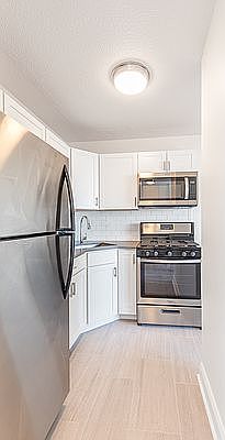 4th image of 3333D Broadway #D11d