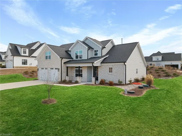 7632 Monty Dr, Kernersville, NC 27284