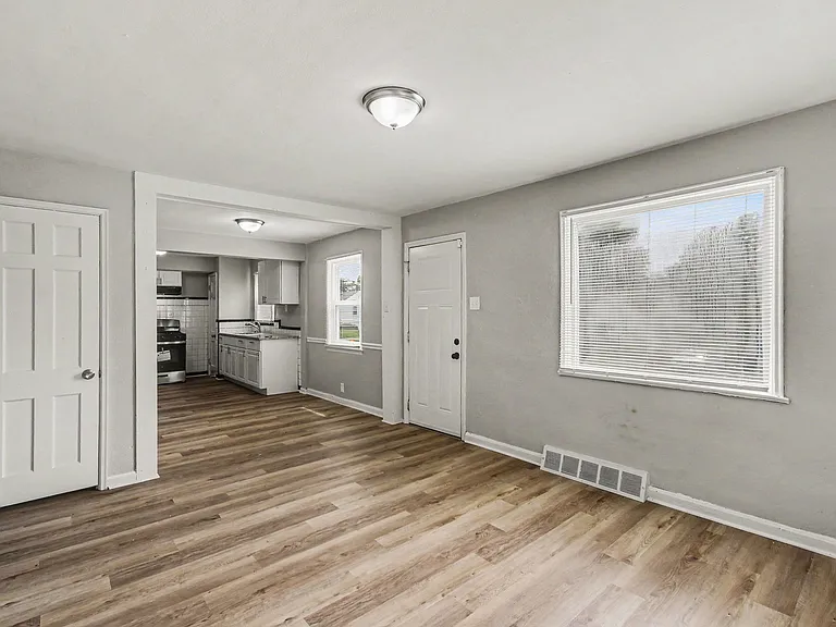 5613 Statler Ave — Photo 2