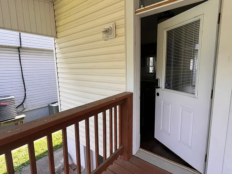 1217 Schiller Ave #1 — Photo 10