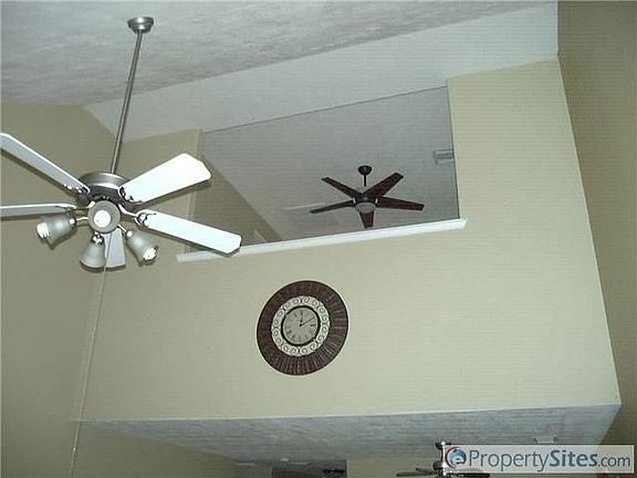 4th image of 14 Bark Bend Pl