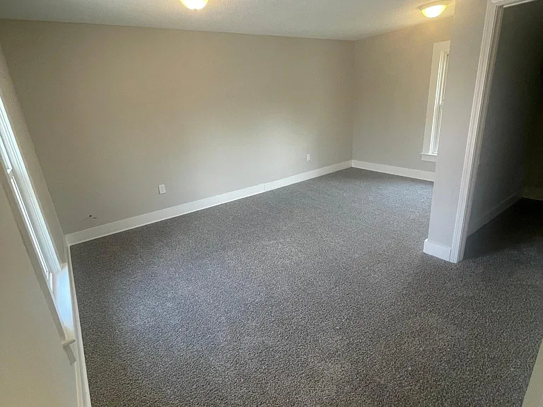 231 E Dewald St — Photo 4