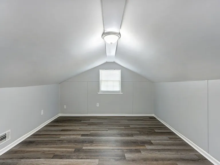 917 West Victory Drive — Photo 9