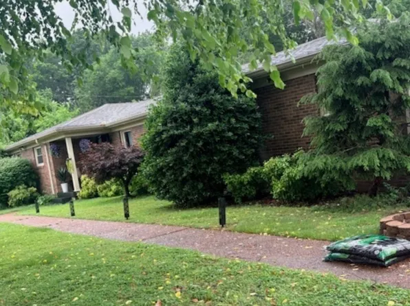 216 Bartonwood Dr, Lebanon, TN 37087