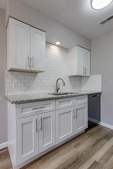 8005 S 48th Ave #7 — Photo 6