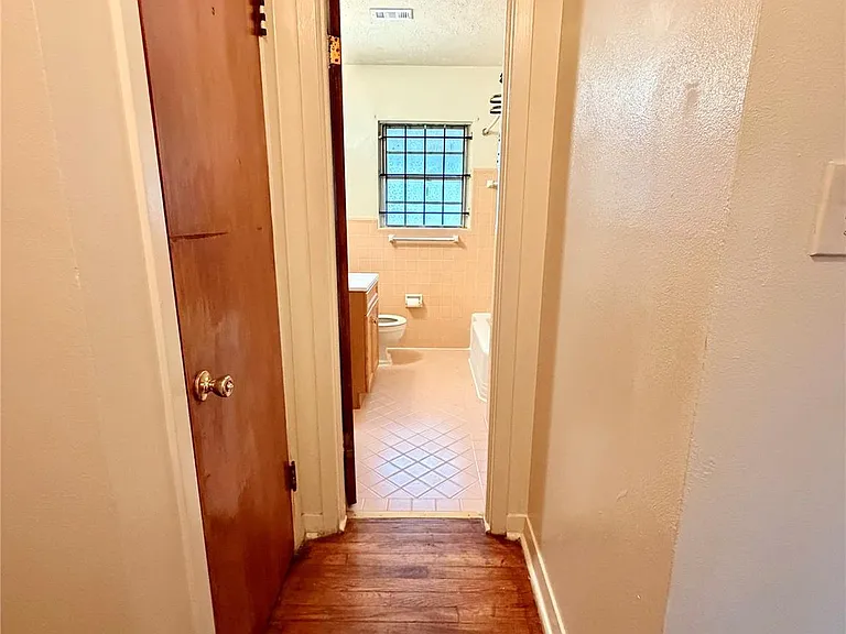 6211 Schevers St — Photo 13