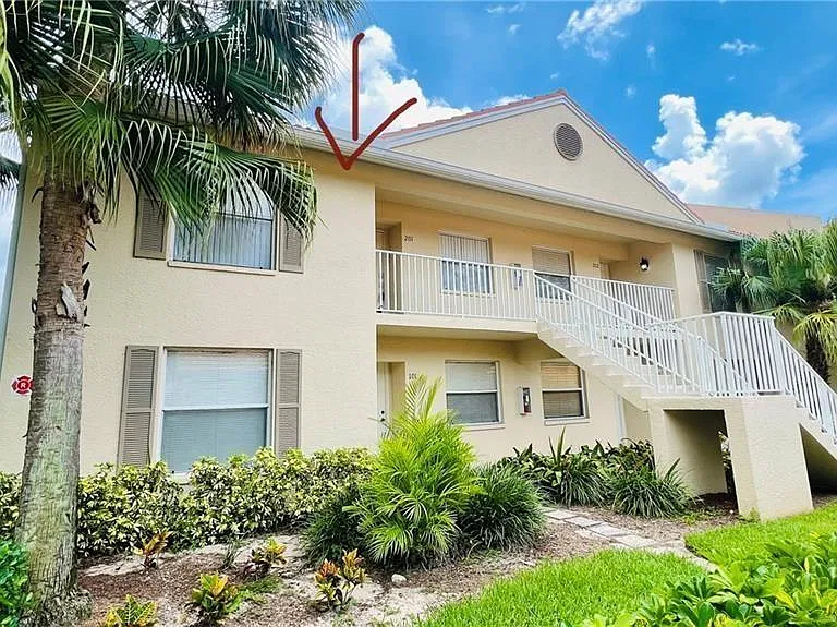 321 Robin Hood Cir #201 — Photo 3