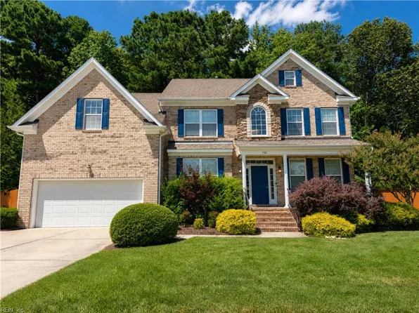 712 Greenfield Ln, Chesapeake, VA 23322