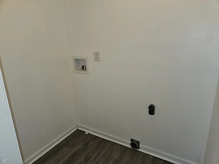 1737 Ireland Dr — Photo 16