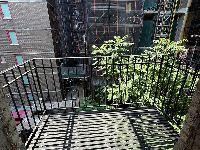340 E 18th St #4C — Photo 2