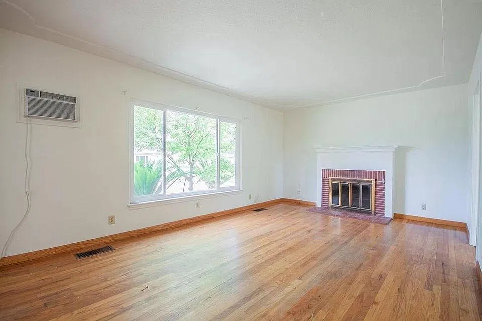 3 bed, 1011 sqft, $2,000 — Photo 4