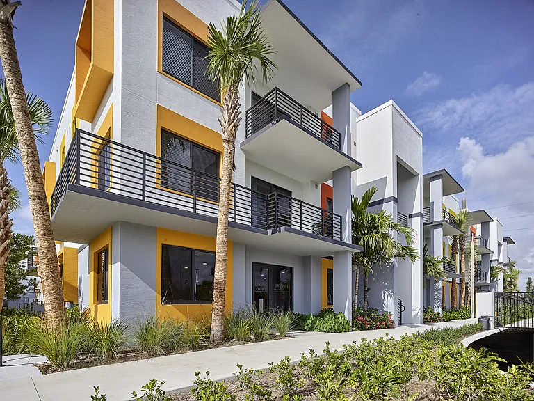 Gateway Luxury Apartments — Photo 33