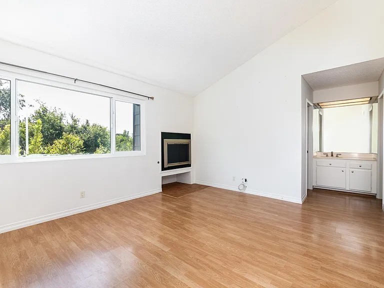 12416 Magnolia Blvd #9 — Photo 11
