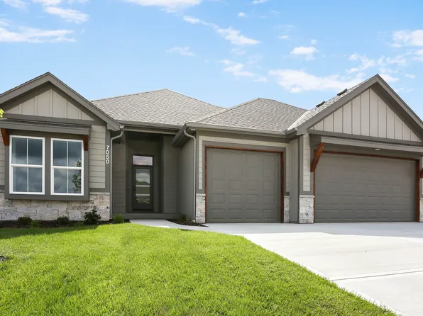 7050 Yulich Ct, Parkville, MO 64152