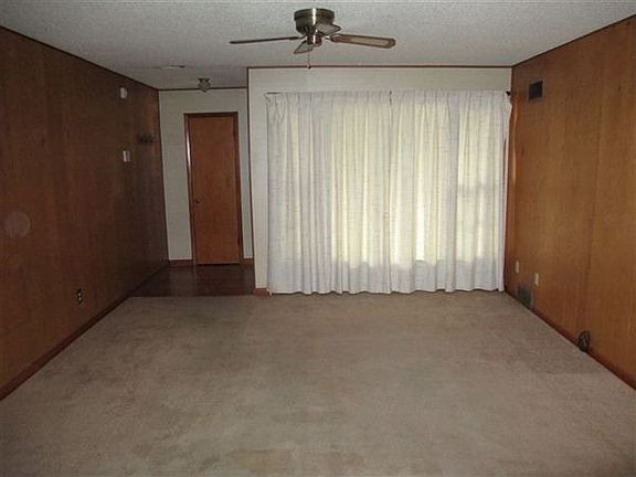 2839 S Mosley, Living Room