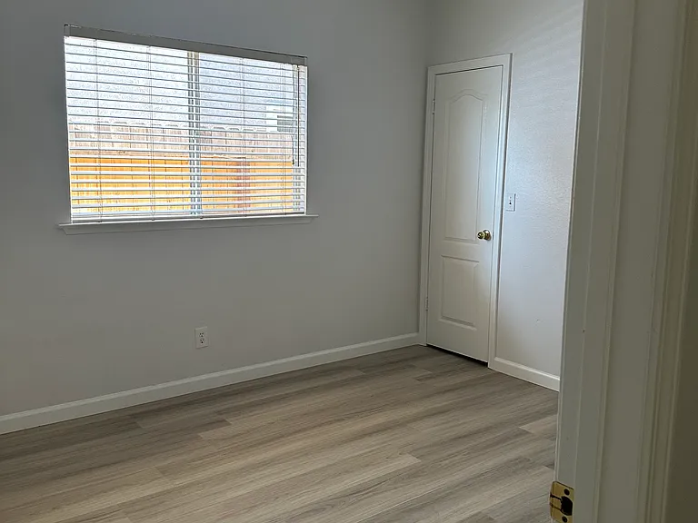 9128 N Recreation Ave — Photo 12