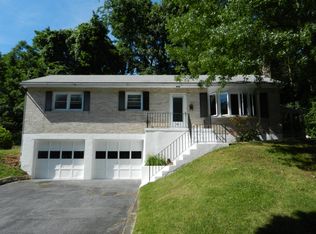 25 Park Rd, Reading, PA 19609