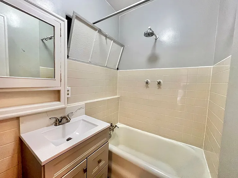 2015 NW Flanders St #502 — Photo 19