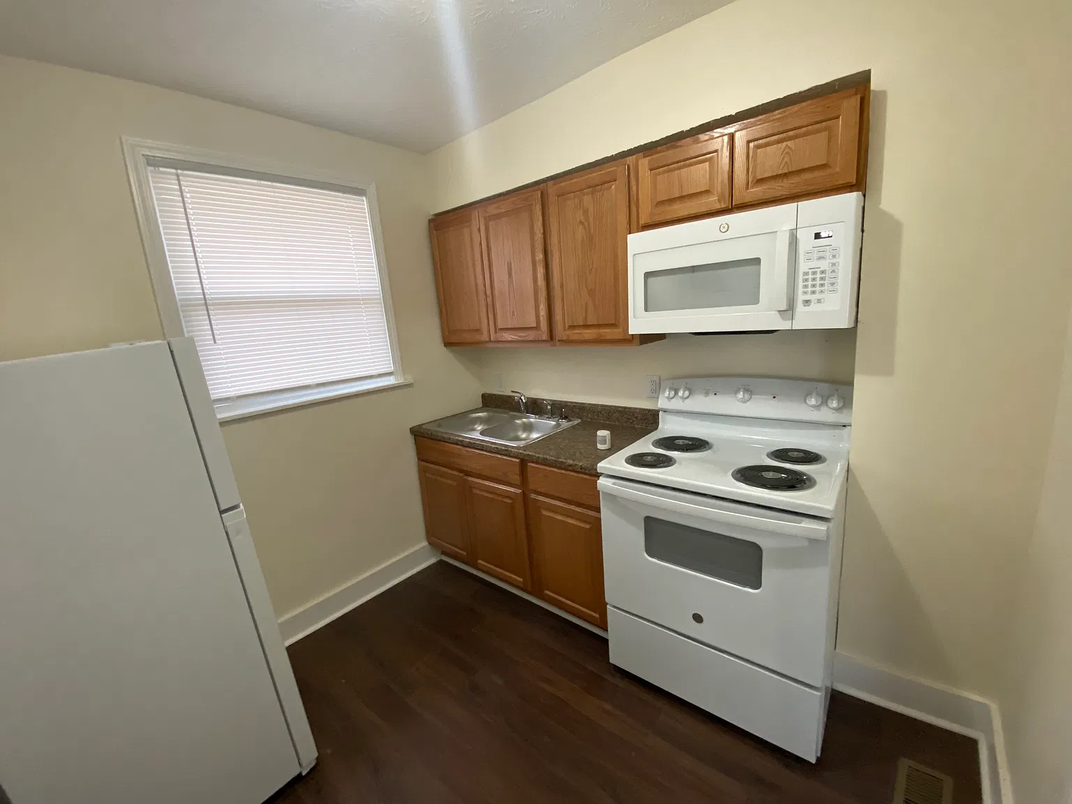 2 bed, $1,300 — Photo 4