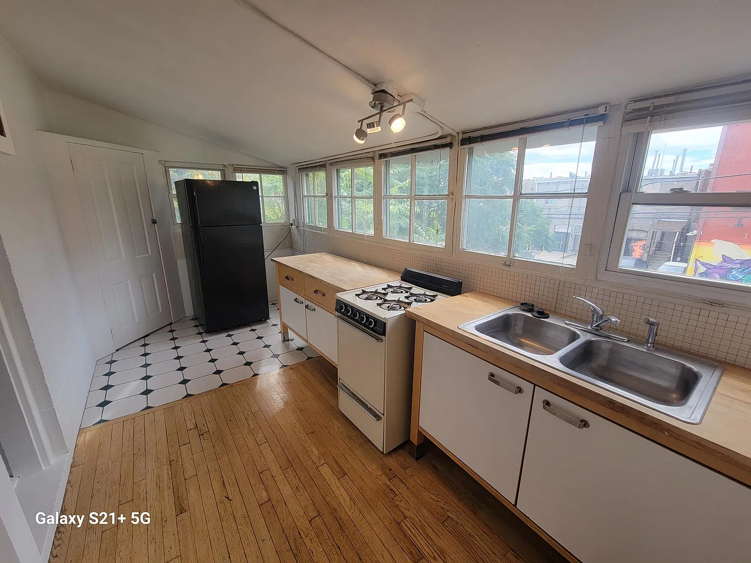 1 bed, 550 sqft, $1,000 — Photo 1