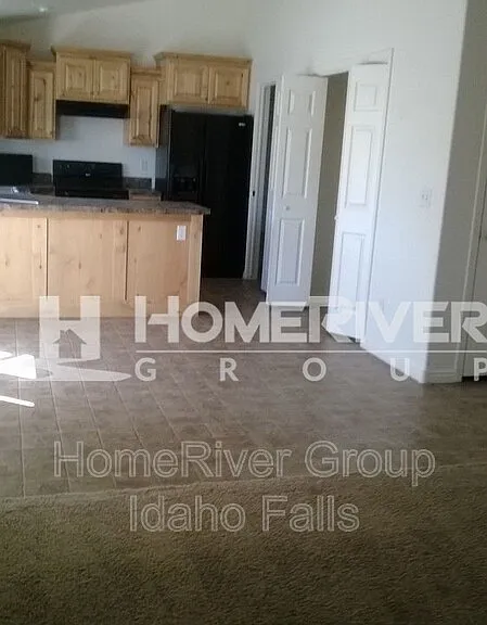 243 Bridger Dr — Photo 2