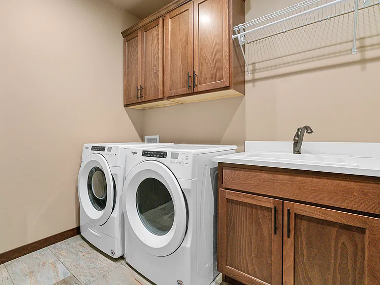 755 S Perry Ave — Photo 22
