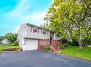 7030 Brandywine Dr, Derby, NY 14047