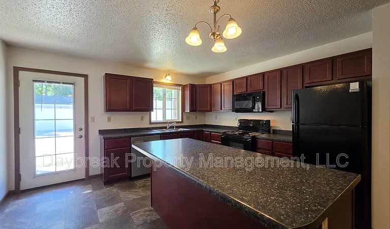 317 16th St S #5 — Photo 4