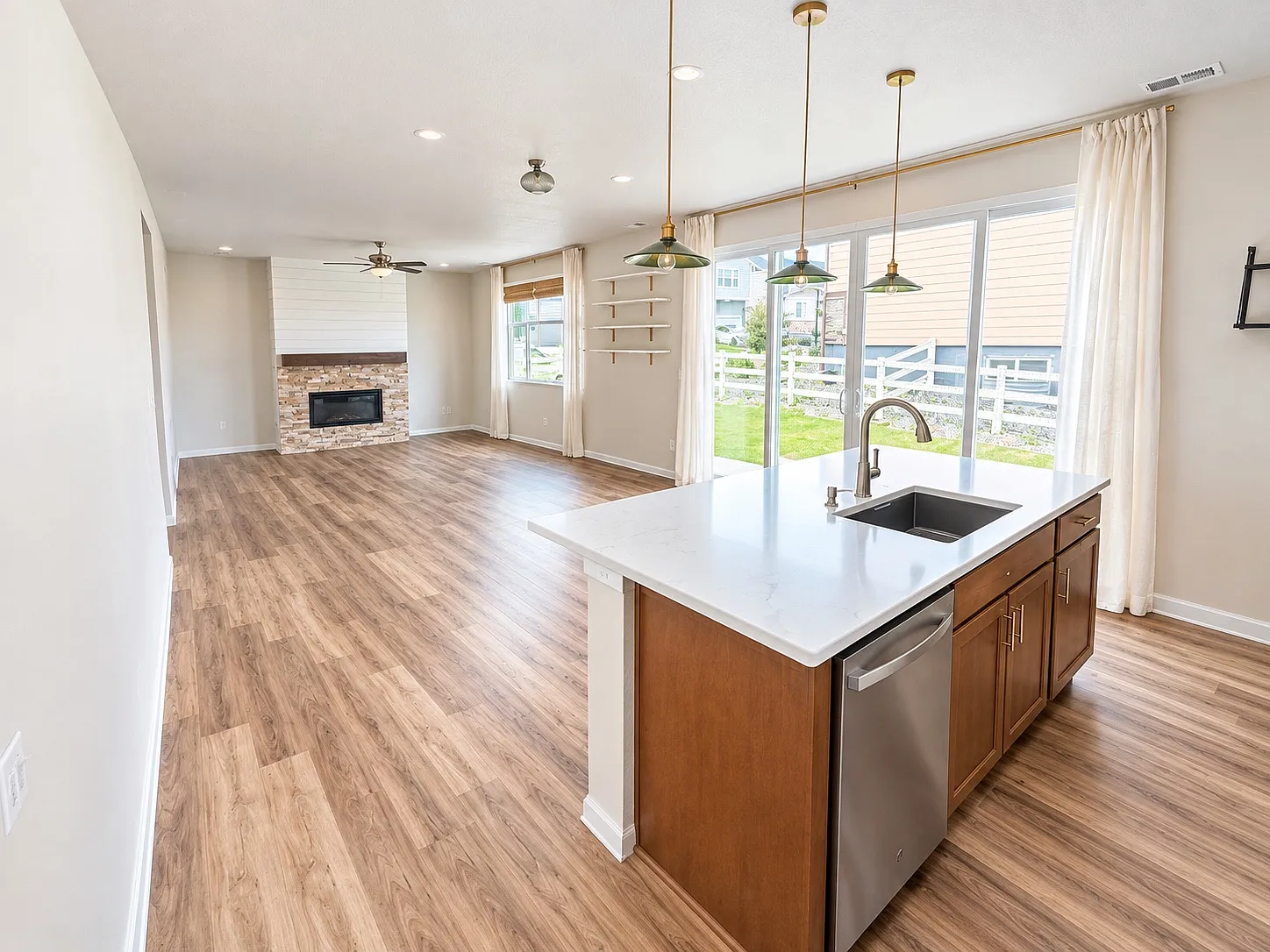 2545 Villageview Ln — Photo 4