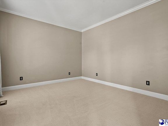5th image of 701 Yorkshire Ct
