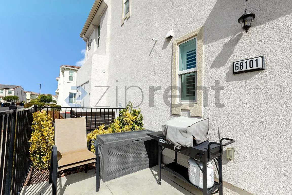 3 bed, 2.5 bath, 1323 sqft, $2,950 — Photo 4