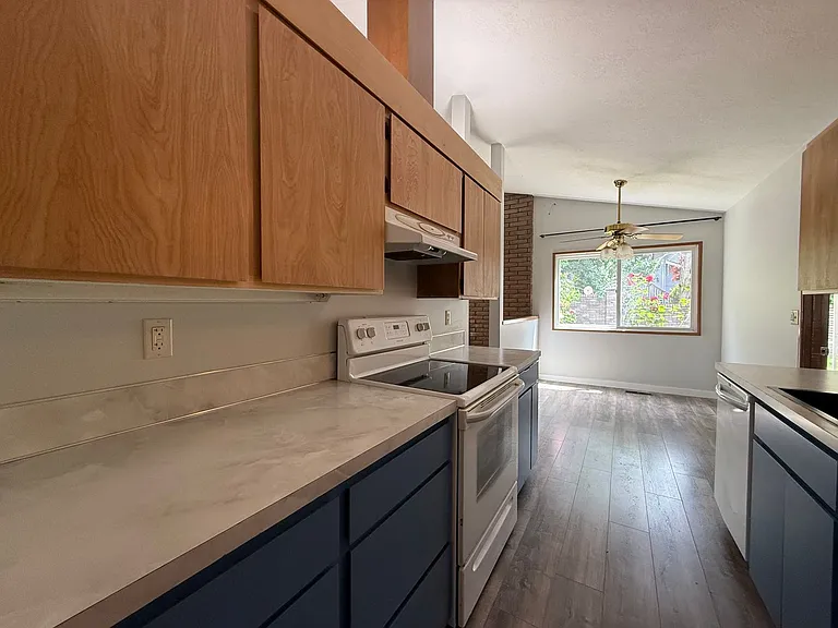 11820 SW Belmont Ter — Photo 10