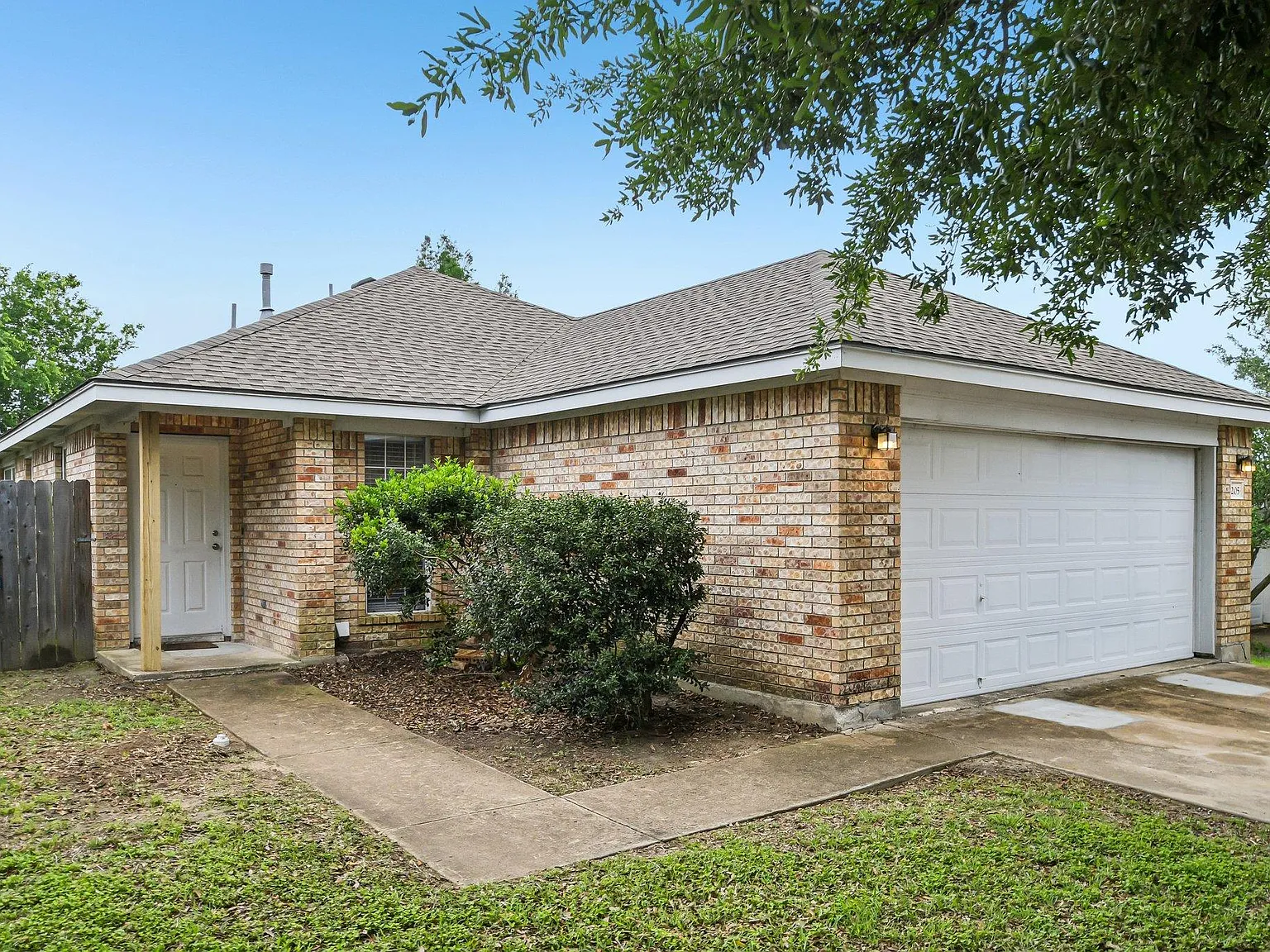 3 bed, 2.0 bath, 1663 sqft, $1,730 — Photo 1