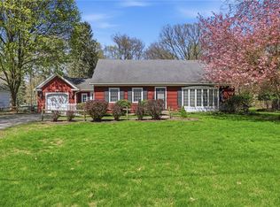 31 Cobbles Dr, Penfield, NY 14526