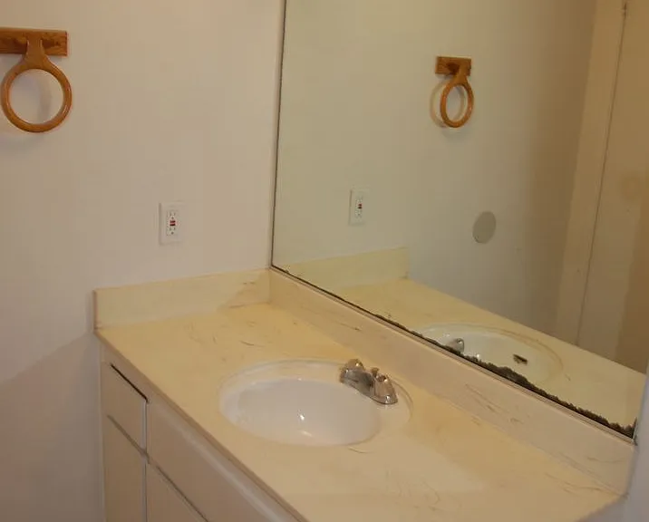 2025 Bath St — Photo 10