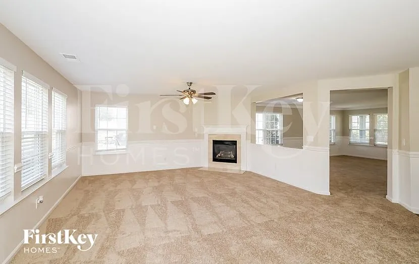 4 bed, 2.5 bath, 2592 sqft, $2,755 — Photo 4