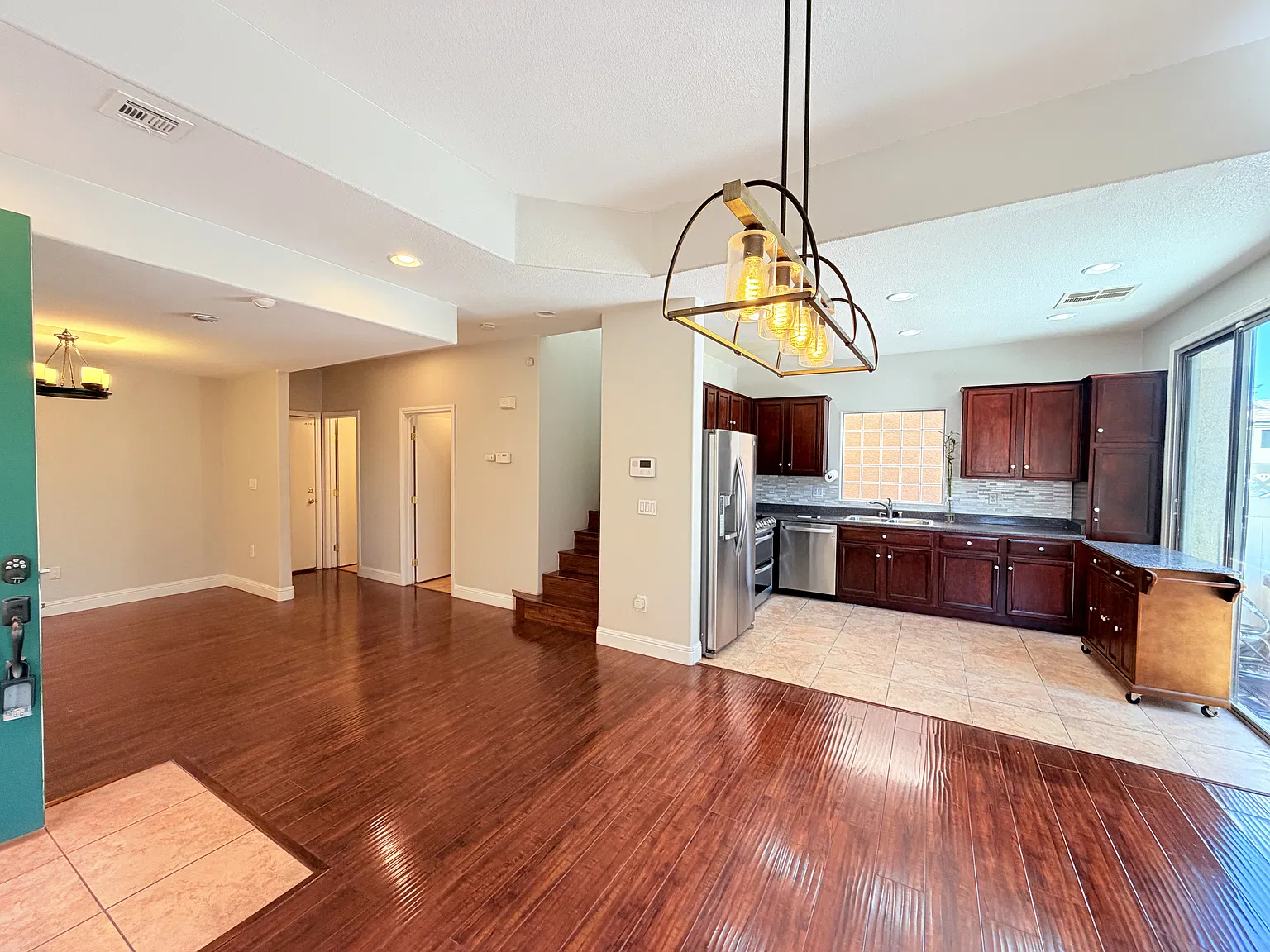 3 bed, 1557 sqft, $1,995 — Photo 4
