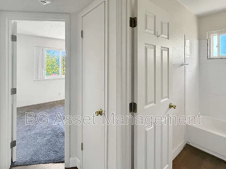 4110 34th Ave #4 — Photo 15