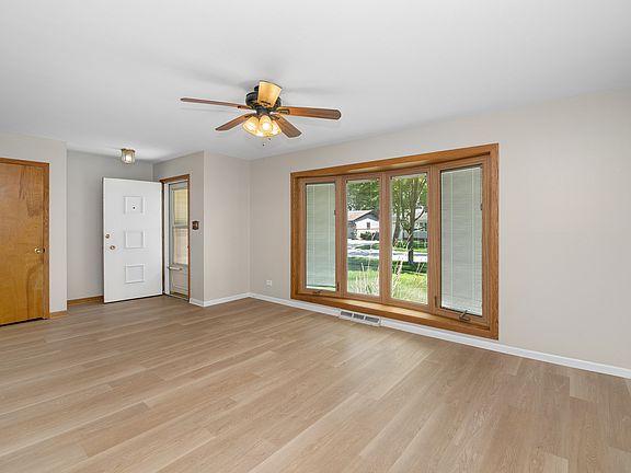 5th image of 40 Wildwood Rd