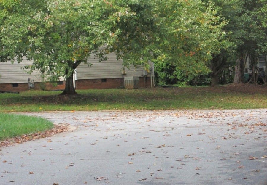 2nd image of 958 Chatfield Dr