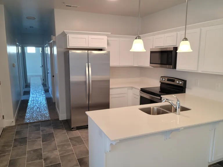 487 N 325 W — Photo 1