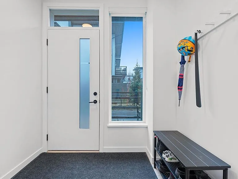 533 E 3rd St #17 — Photo 10