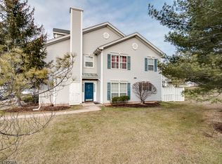 2 Desoto Dr, Franklin Park, NJ 08823