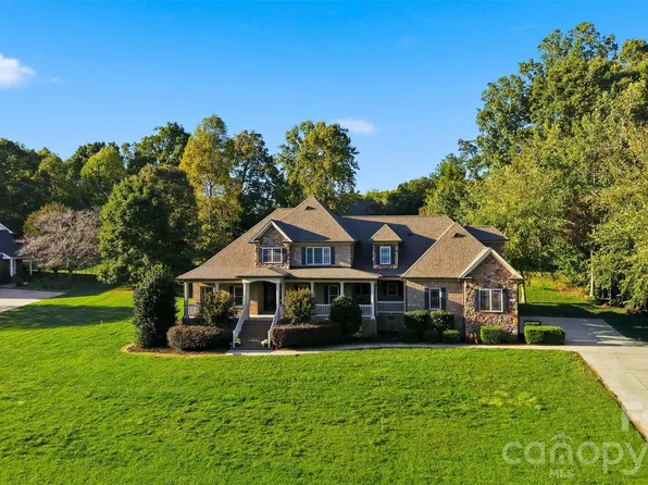 1163 Willow Creek Dr, Newton, NC 28658