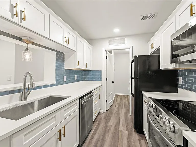 521 Warm Springs Cir — Photo 1